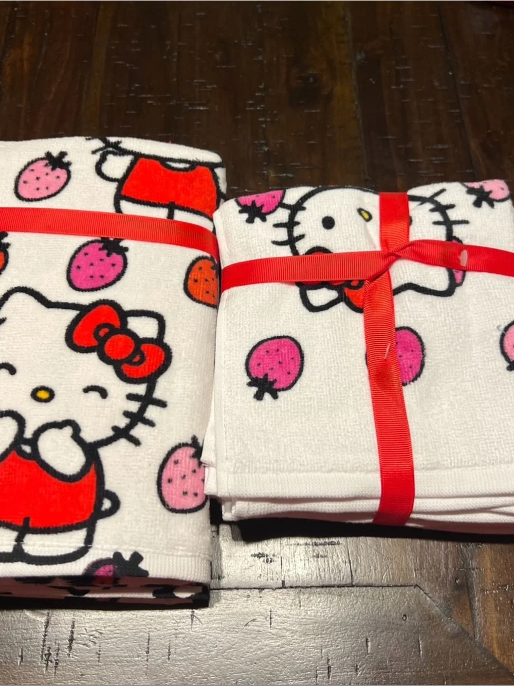 Hello Kitty Super Soft Berries Hand Towels & Washcloth Set of 6